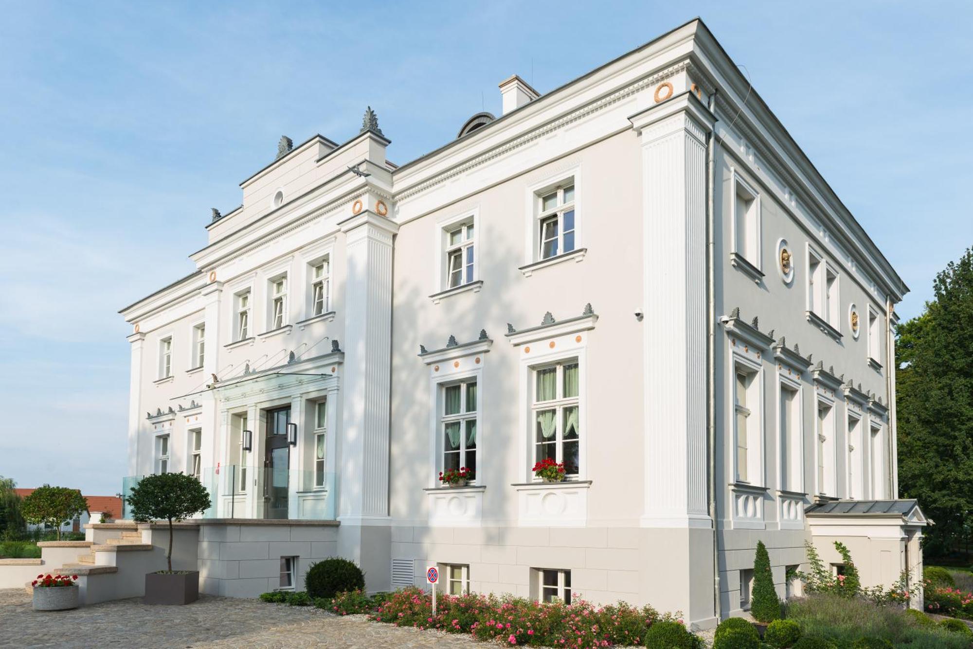 Hotel Jakubus Wilkow  외부 사진